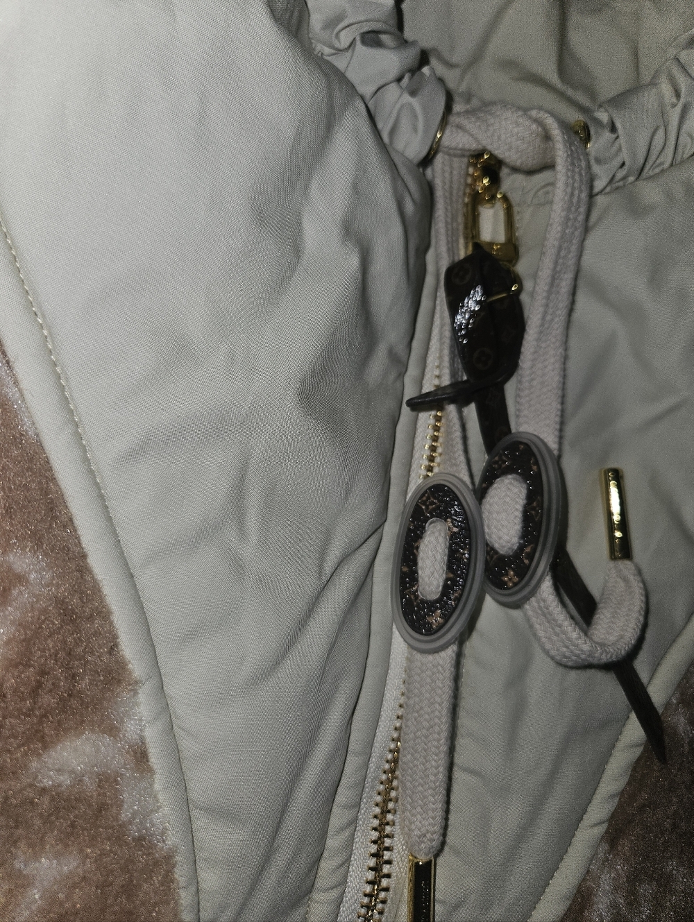 Women’s LV Monogram Sherpa Fleece Vest - Picture 10 of 10